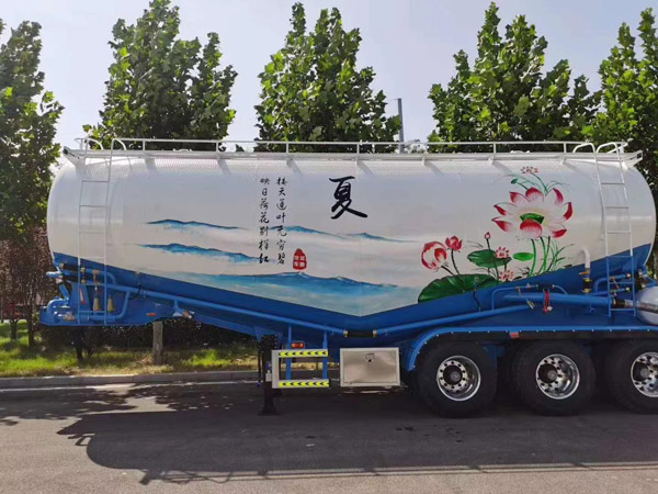 粉粒物料运输车