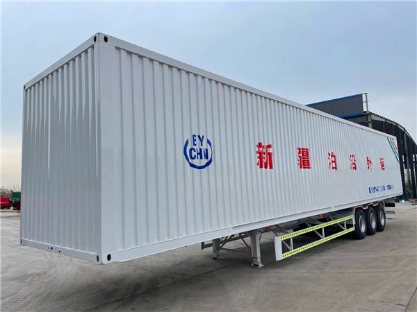 厢式半挂车