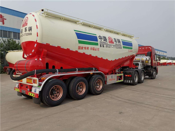 粉粒物料运输车